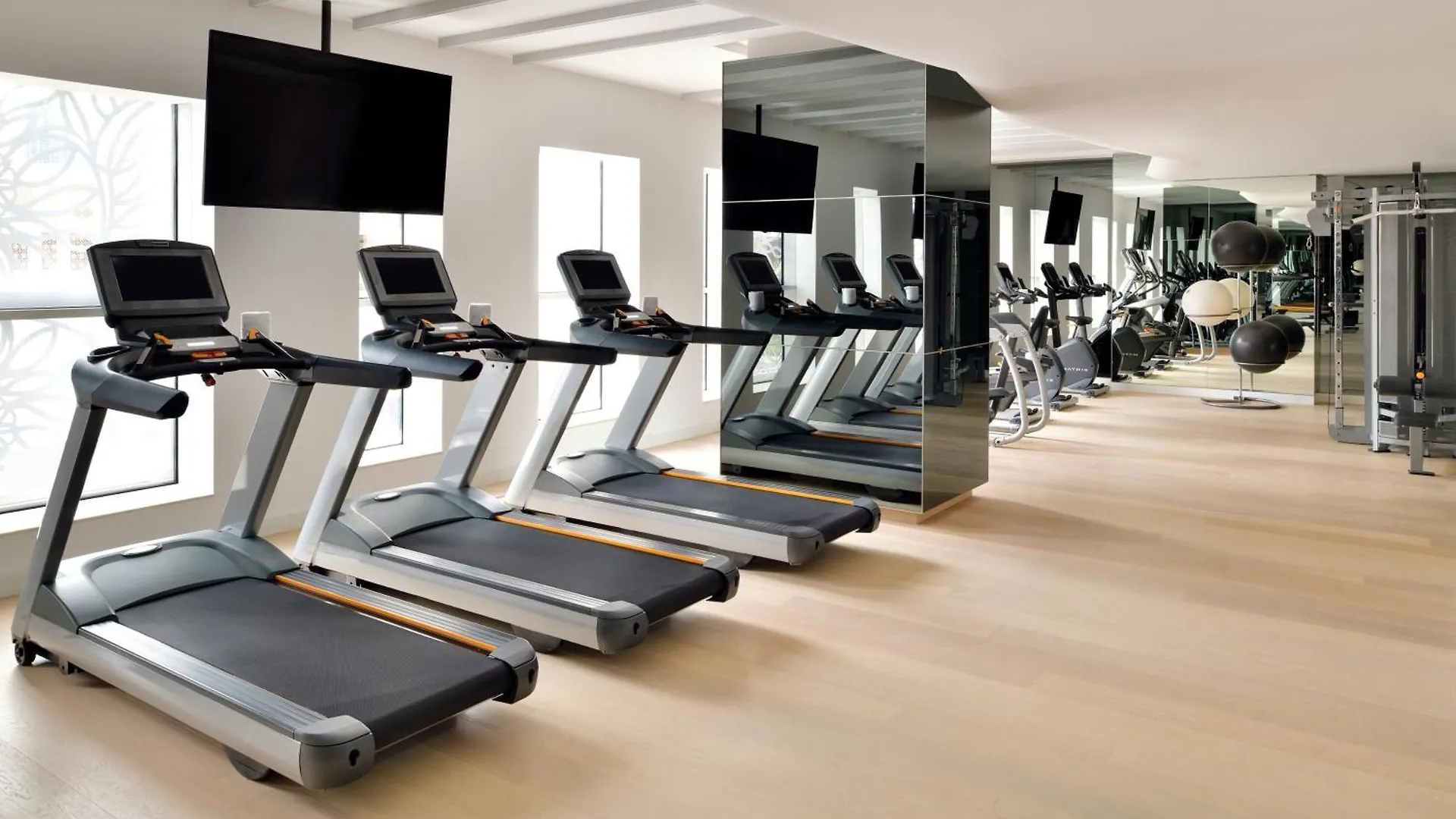 Отель Crowne Plaza Dubai Marina By Ihg