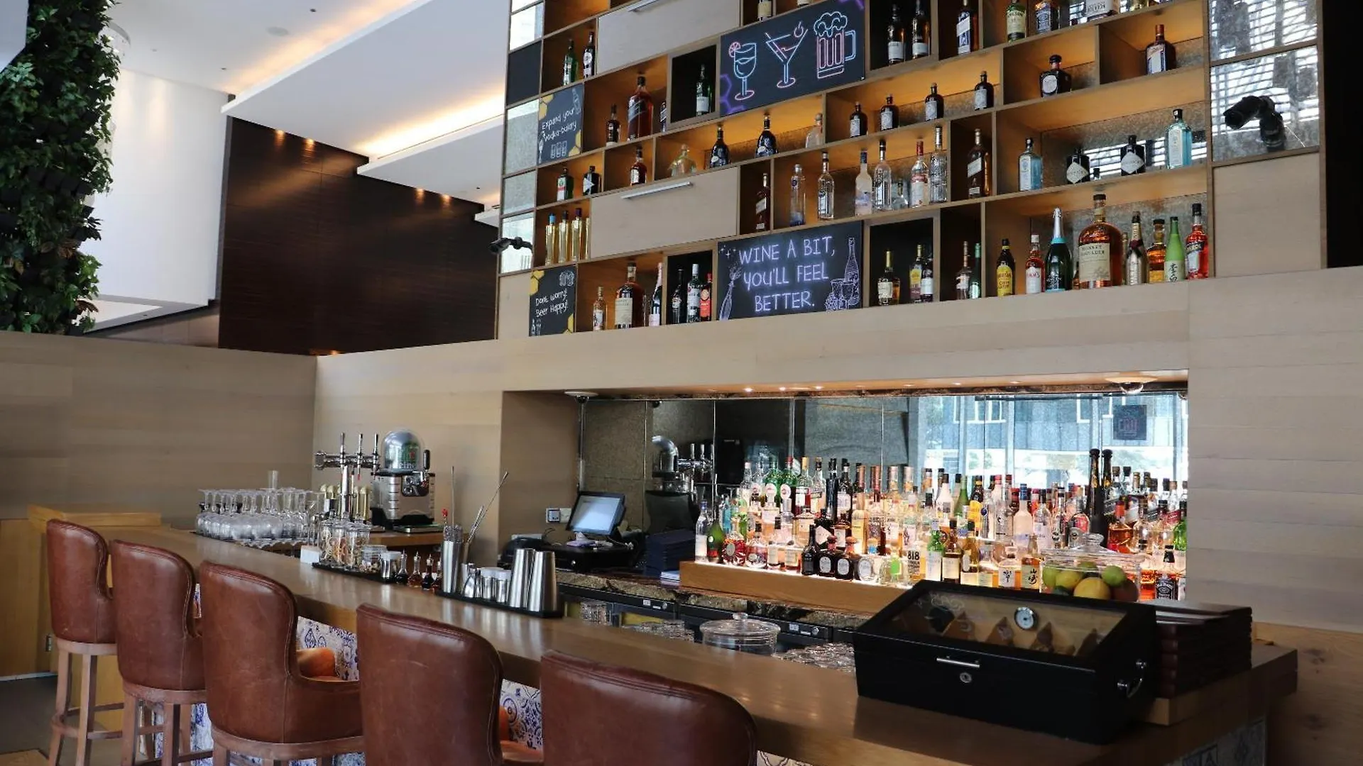 Отель Crowne Plaza Dubai Marina By Ihg